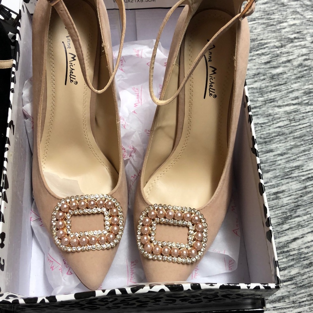 Anne Michelle Heels